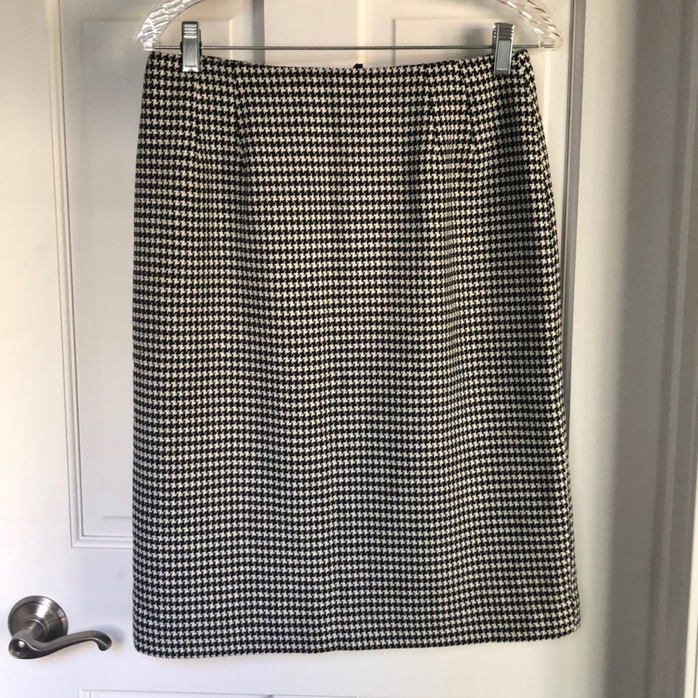 Ann Taylor • Houndstooth Wool Skirt